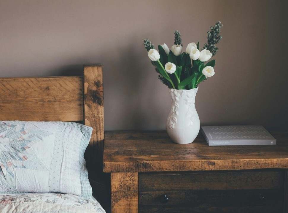Live-edge dining table